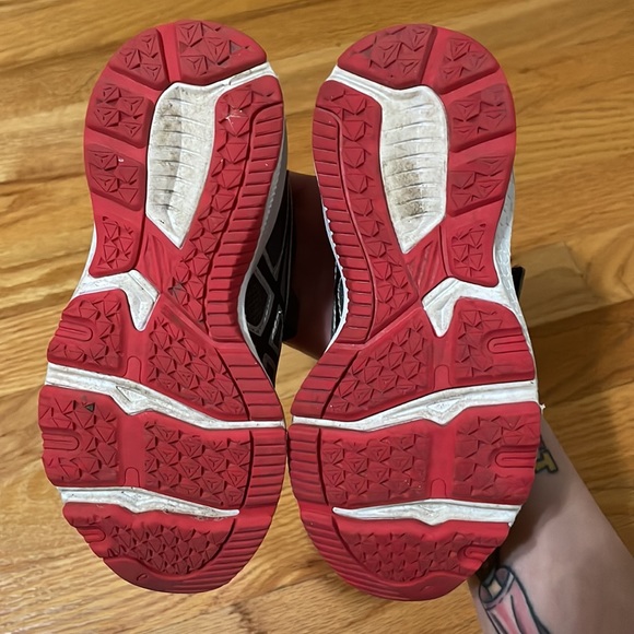 Kids ASICS GT 1000 Running Sneaker Gray Red & White - Picture 7 of 7